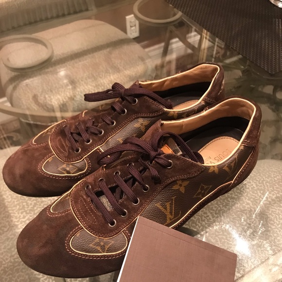 Louis Vuitton Euro 8, fits 9/10 American size - Picture 2 of 6